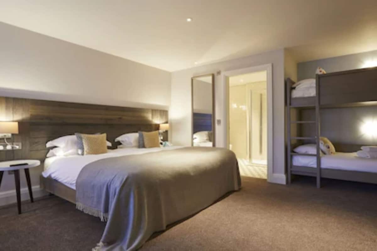 family suite | 1 bedroom, hypo-allergenic bedding, in-room safe, desk