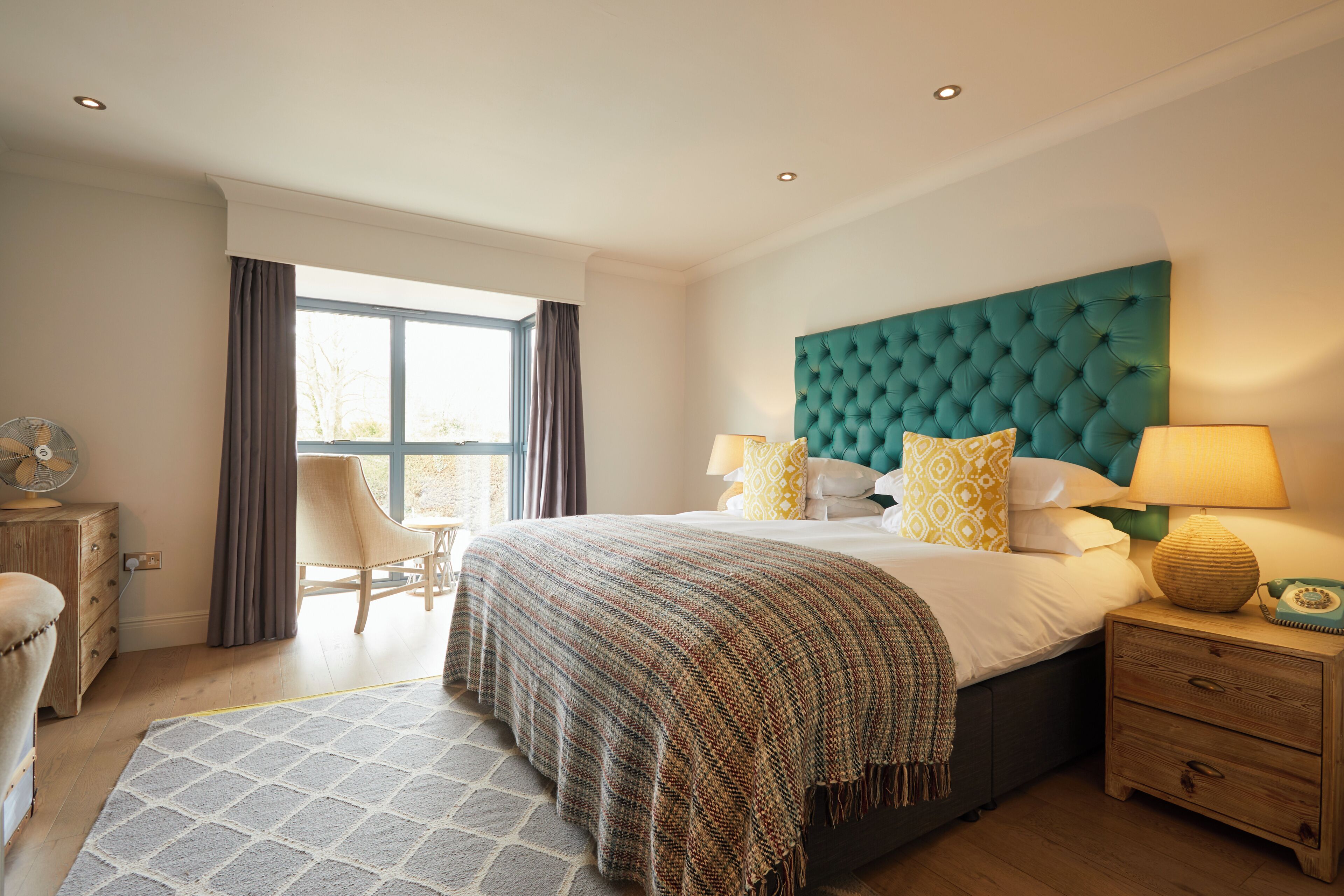 Signature tweepersoonskamer | Hypoallergeen beddengoed, een kluis op de kamer, een bureau