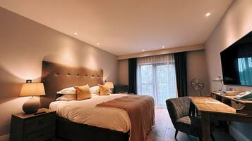 Riverside Accessible Double | Premium bedding, minibar, in-room safe, desk