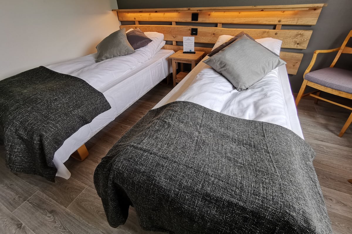 blackout curtains, free wifi, bed sheets