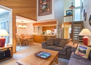 TV, fireplace - Cozy Family Stay with Bunk Beds, BBQ Pit & A/C (Sunriver)
