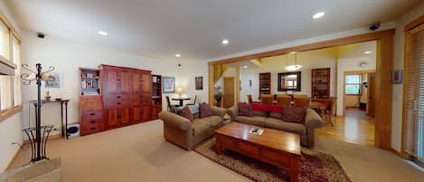 TV, fireplace