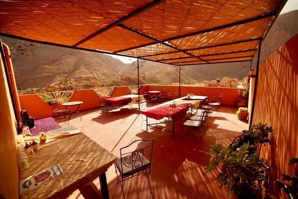 Terrace/patio - Dar Almanadir Todra - Hostel (Toudgha El Oulia)