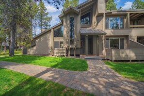 Exterior - Tennis Village Escape with Access to Exclusive Golf (Bend)