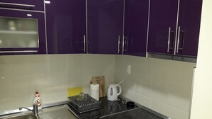 Comfort Apartment, Garden View | Private kitchen | Fridge, oven, stovetop - Apolon Apartments (Banja Luka)