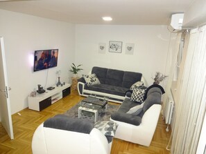 Family Apartment, Garden View | Living area