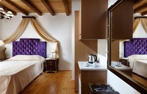 패밀리 스위트, 시내 전망 | 고급 침구, 각각 다른 스타일의 인테리어, 각각 다르게 가구 비치, 암막 커튼