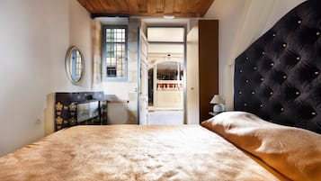 Suite Junior, 1 Tempat Tidur King, pemandangan halaman | Seprai premium dan didekorasi berbeda-beda