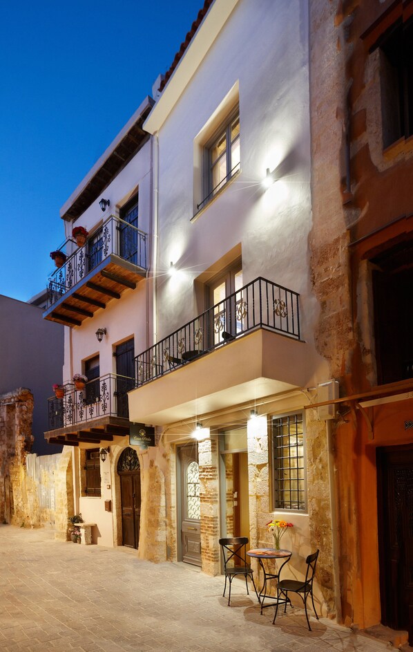 주니어 스위트, 킹사이즈침대 1개, 마당 전망 | 숙박 시설 정면