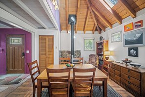 Dining - Village Escape with Access to Exclusive Golf (Sunriver)
