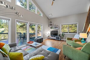 TV - Sunriver Comfort with Family Layout & Prime Location (Sunriver)