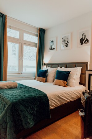 Suite, Balcony | Premium bedding, down duvets, iron/ironing board, free WiFi - The Harlemstreet Suites (Amsterdam)