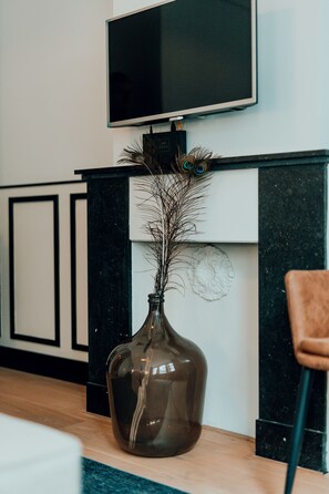 Suite | Television - The Harlemstreet Suites (Amsterdam)