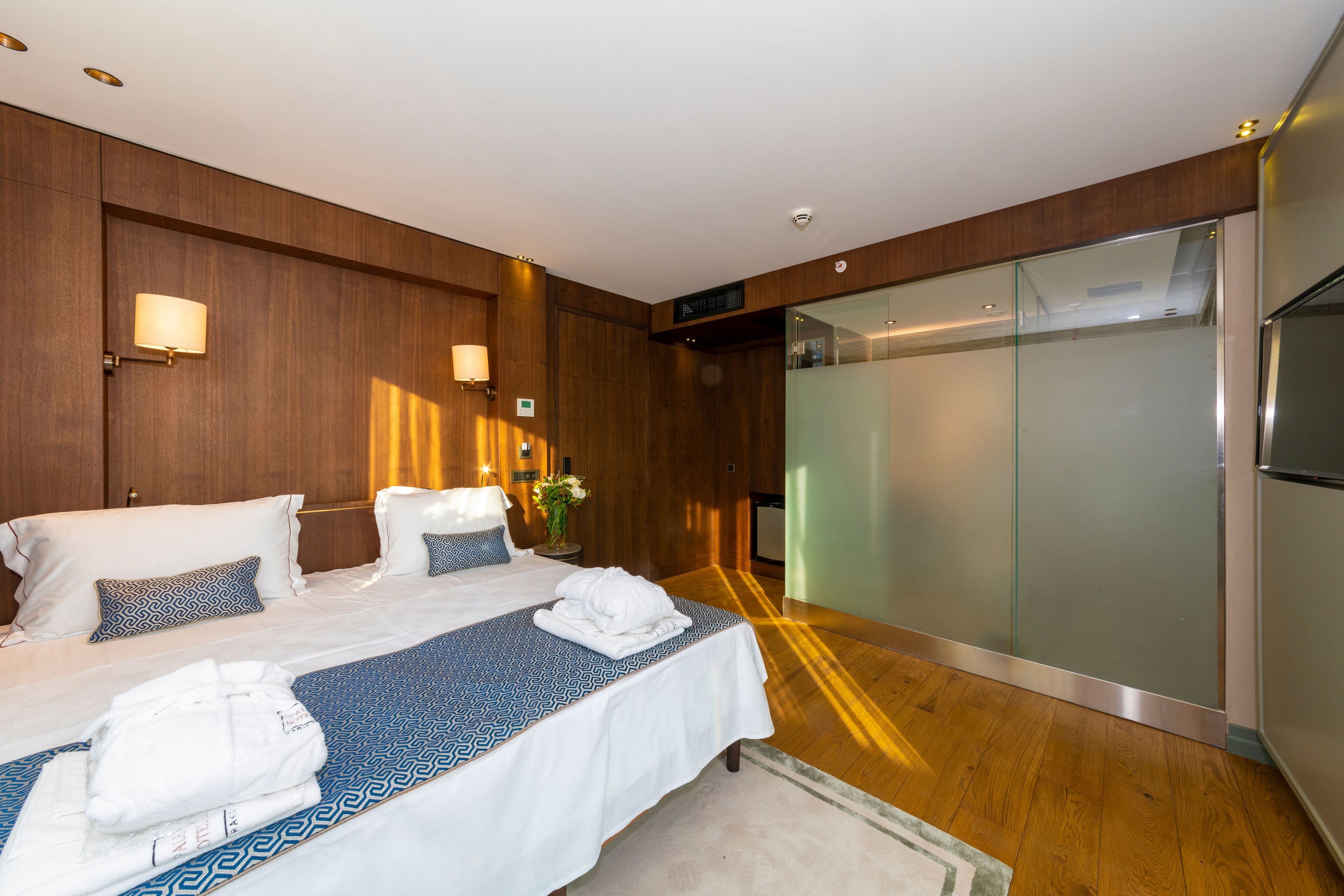 panoramic double room, balcony, city view | 1 bedroom, minibar, in-room safe, soundproofing