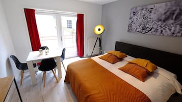 Suite | Seprai premium, selimut bulu angsa, meja kerja, dan kedap suara