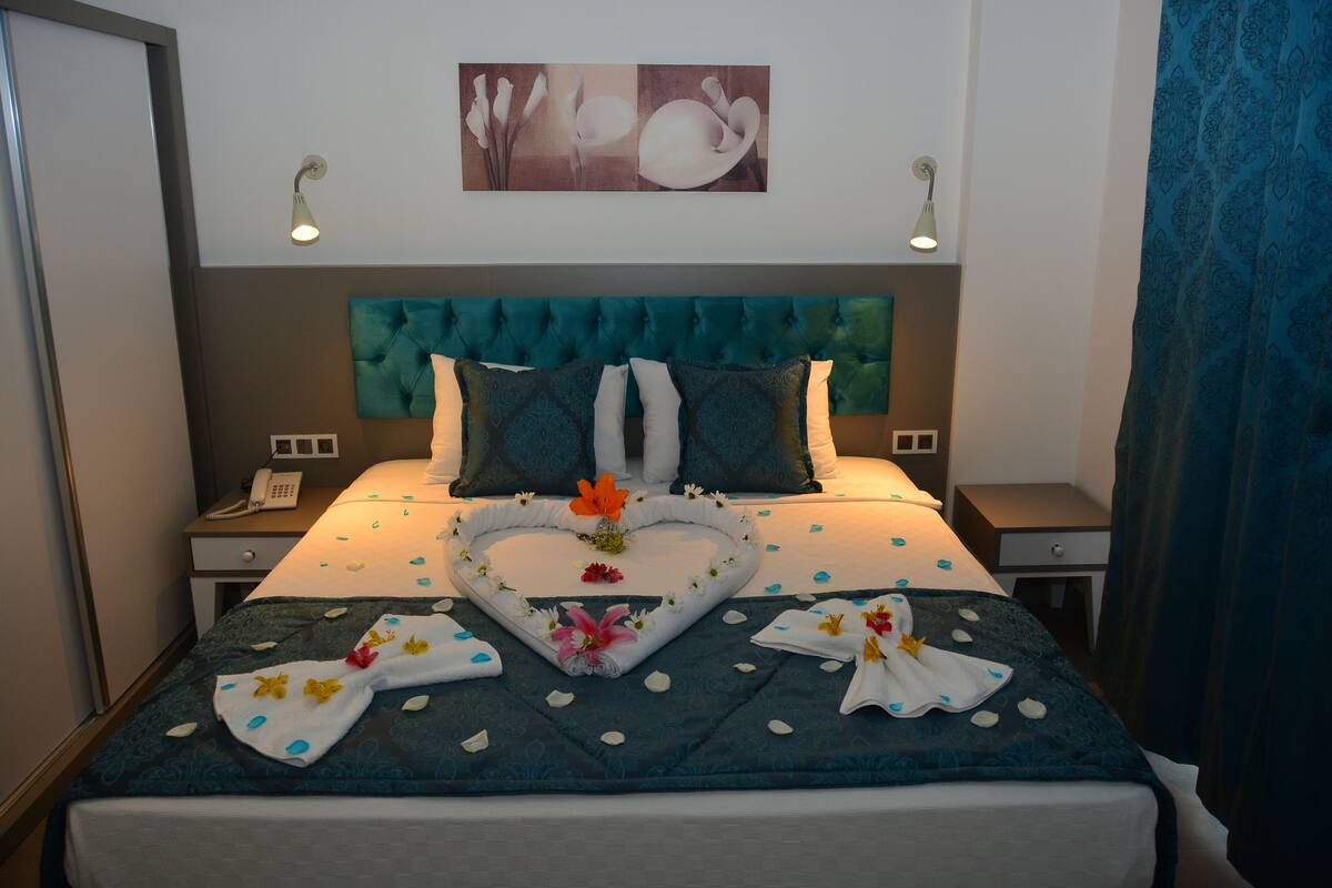 1 yatak odası, minibar, odada kasa, masa 