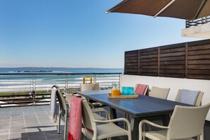 Family Apartment, Beach View | Terrace/patio - Eden On The Bay Views 8 Sleeper (Cape Town)