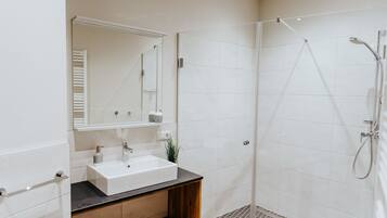 Huoneisto, oma kylpyhuone, nÀköala puutarhaan | Kylpyhuone