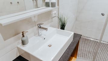 Căn hộ, phòng tắm riêng, quang cảnh vườn | Phòng tắm