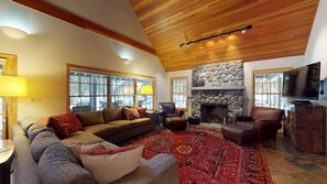 TV, fireplace, ping pong - Family Escape with Deck, Hot Tub, A/C & Ping Pong (Sunriver)