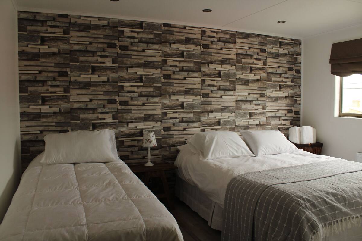 Comfort Triple Room | Blackout drapes, WiFi (free), individually decorated