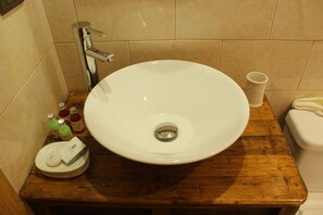 舒适三人房 | 浴室 | 毛巾