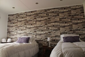 Kamar Double Comfort | Didekorasi berbeda-beda dan dilengkapi dengan perabotan berbeda-beda