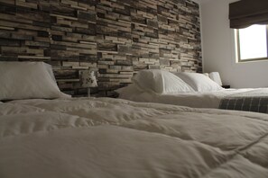 舒适三人房 | 1 多间卧室、特色装修、特色家居、遮光窗帘