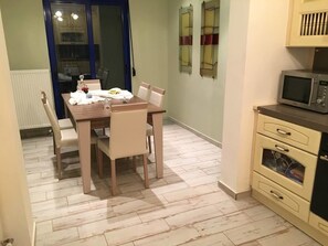 House, 3 Bedrooms, Garden View (2) | Living area | Flat-screen TV, fireplace, DVD player