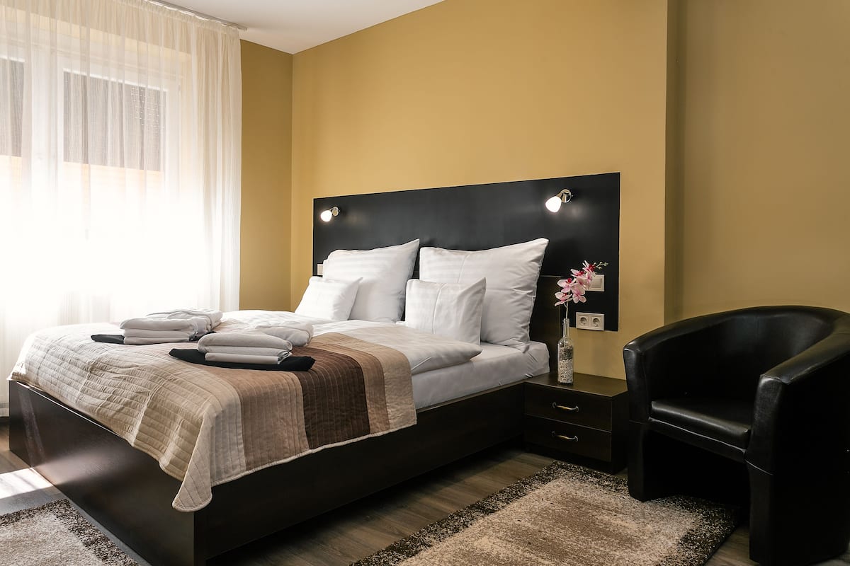 Habitación Confort, vista al valle | Ropa de cama hipoalergénica y caja de seguridad en la habitación