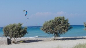 Beach nearby - Private pool, family-friendly. (Θεολόγος)