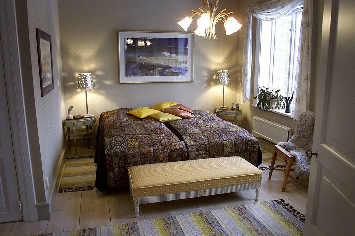 Værelse med 2 enkeltsenge - søudsigt | Gratis baby-/barnesenge, gratis Wi-Fi, sengetøj