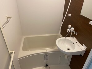 Haartrockner, HandtĂŒcher, Seife, Shampoo