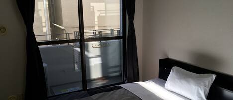 1 habitación, escritorio, tabla de planchar con plancha y wifi gratis