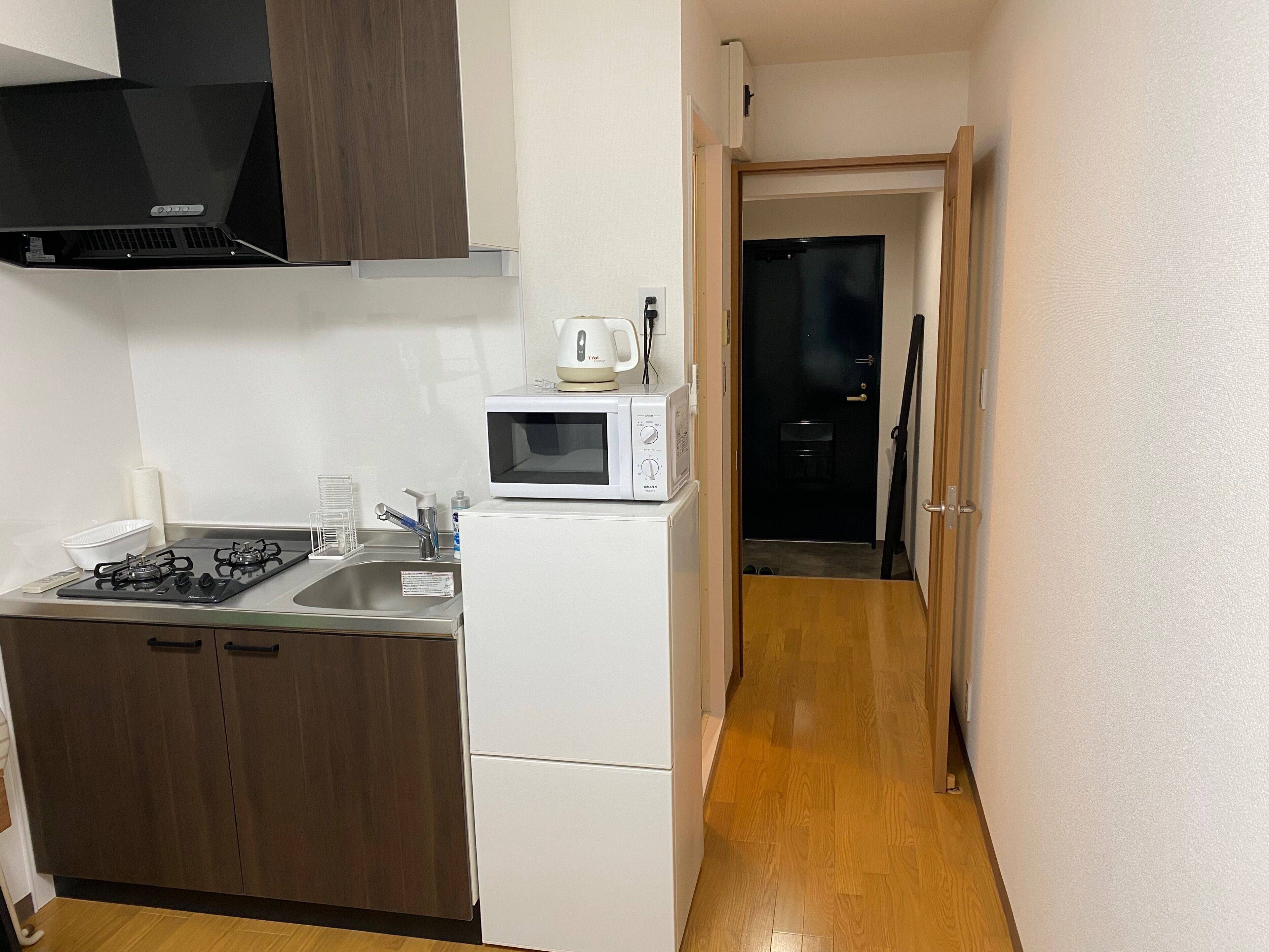Fridge, microwave, stovetop, electric kettle