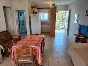 Comfort Apartment | Living area | Flat-screen TV - New Panorama Apartments (ELECTRIC CAR CHARGING STATION) (North Kynouria)