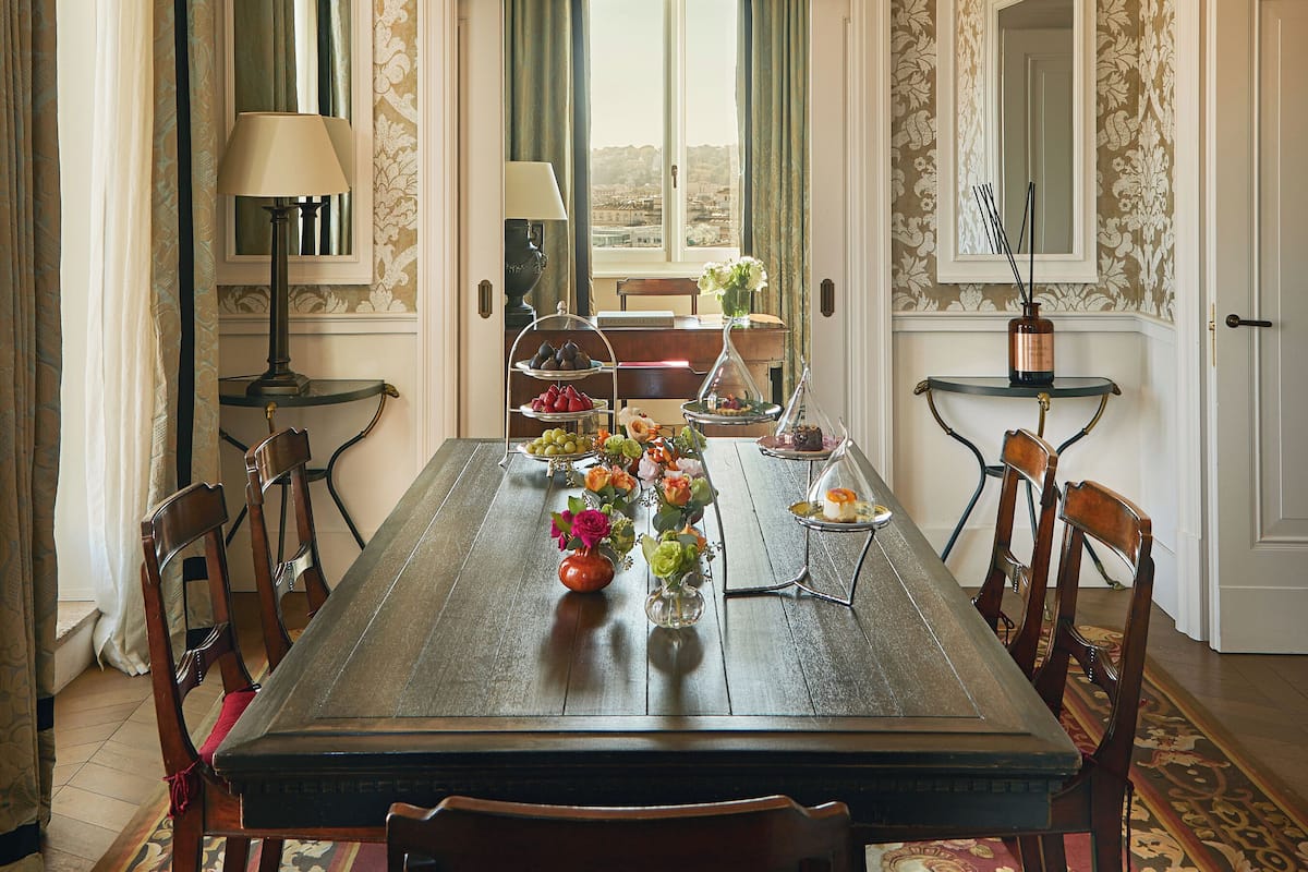 Sviitti (De La Ville) | Oleskelualue | Taulutelevisio