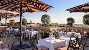 3 restaurants, breakfast, lunch, dinner served; Italian cuisine