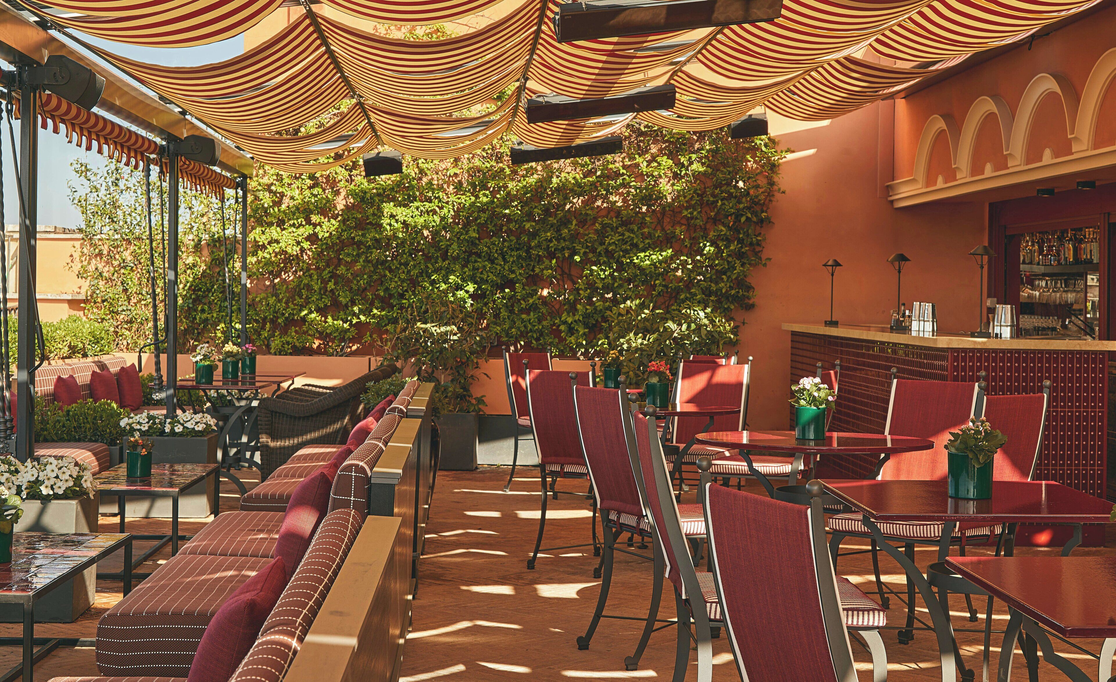 3 Bars/Lounges