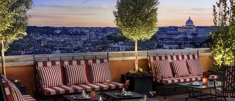 3 restaurants, breakfast, lunch, dinner served; Italian cuisine