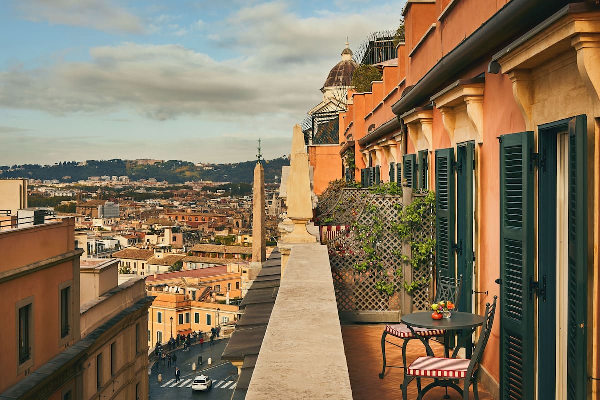 Sviitti, terassi (Panoramic) | Ylelliset vuodevaatteet, minibaari, tallelokero huoneessa