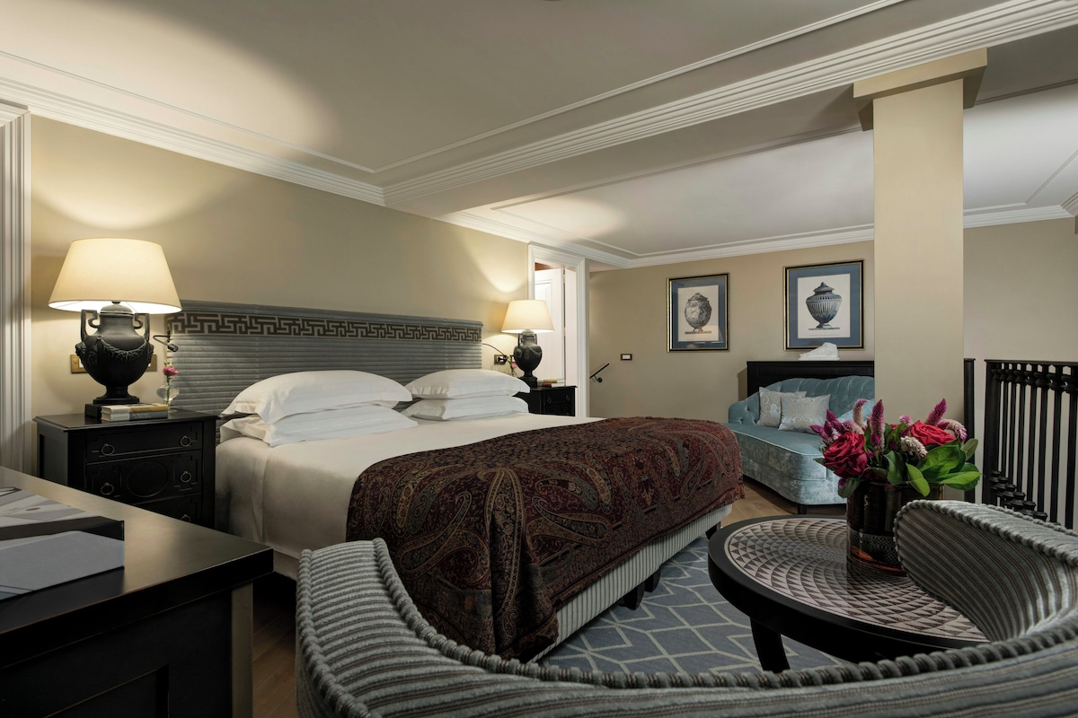 Premium bedding, minibar, in-room safe, desk