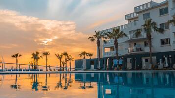 Indoor pool, outdoor pool
