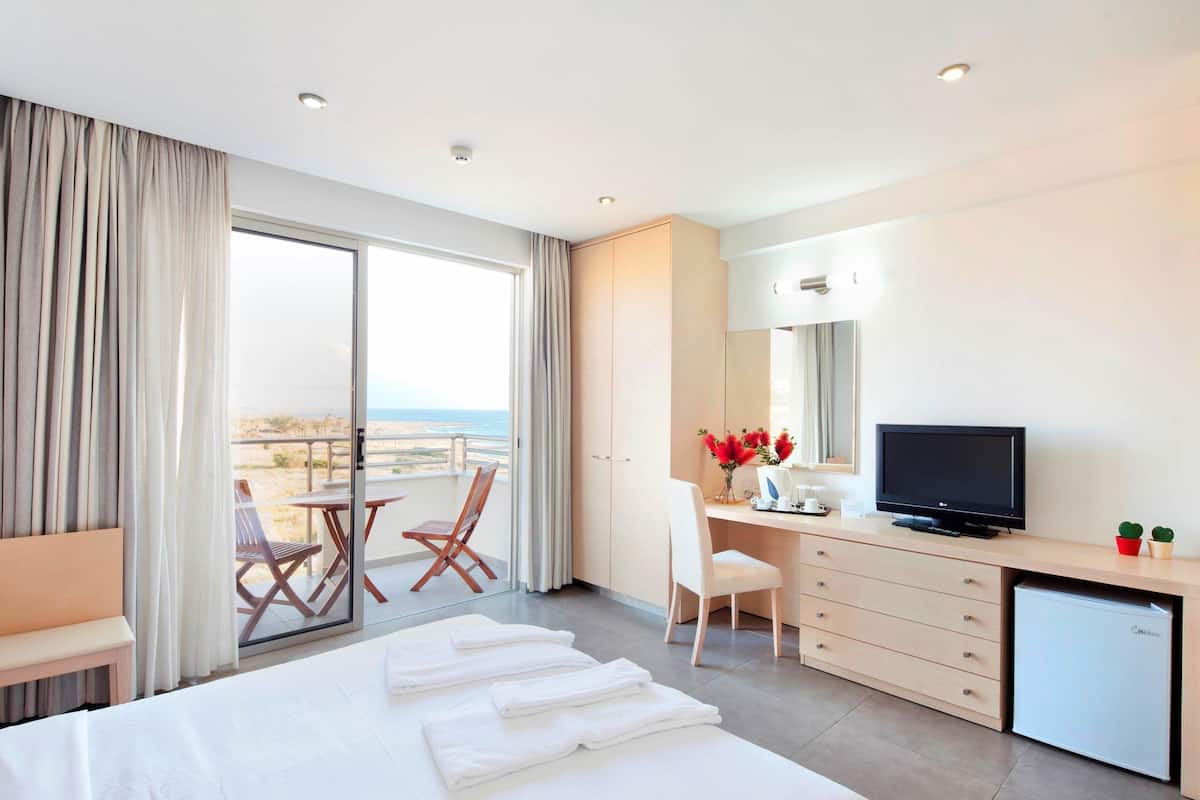double room, sea view | 2 bedrooms, in-room safe, desk, blackout curtains