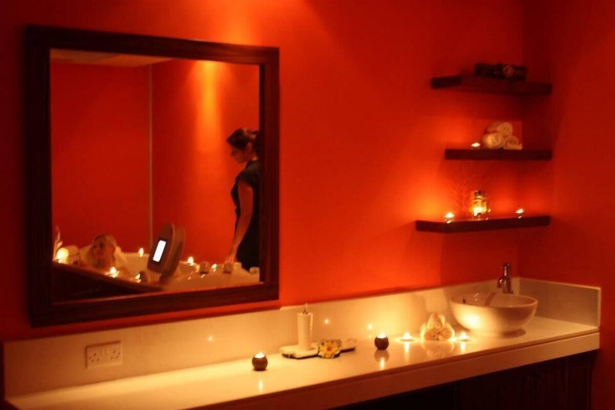 couples treatment room(s), sauna, hot tub, steam room, mud baths