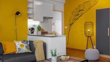 Apartemen, 1 kamar tidur, teras | Dapur pribadi | Lemari es, microwave, kompor, dan mesin pembuat kopi/teh