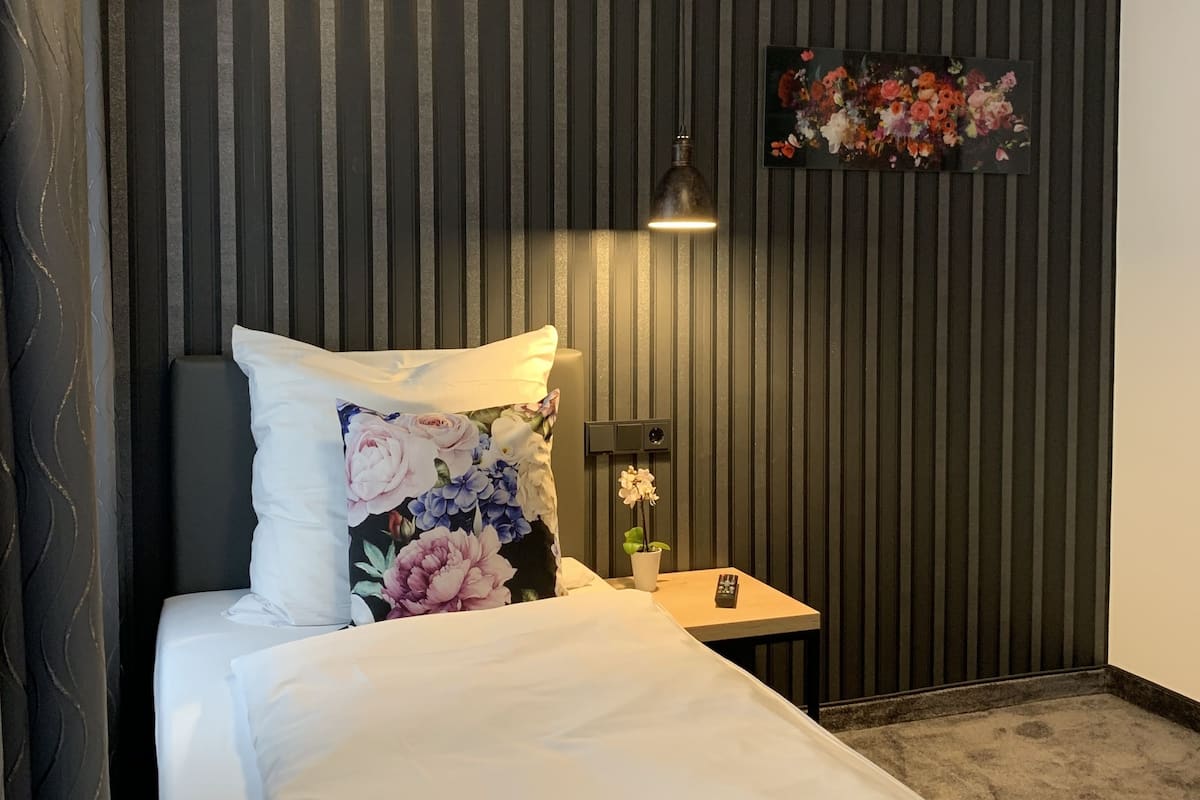 Single Room | Down comforters, desk, laptop workspace, blackout drapes