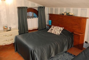 Minibar, bureau, rideaux occultants, chambres insonorisées