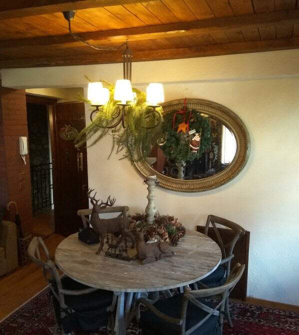 House, 3 Bedrooms, Mountain View | In-room dining - Boutique House (Edessa)