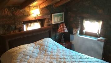 House, 3 Bedrooms, Mountain View | Soundproofing, iron/ironing board, free WiFi, bed sheets